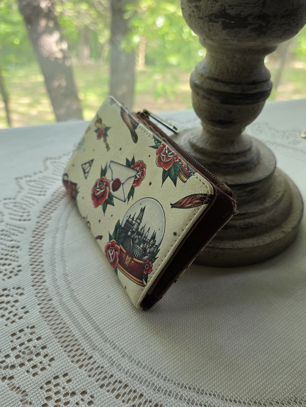 Harry Potter Loungefly Cream Wallet with Red Rose Print - Picture 8 of 10